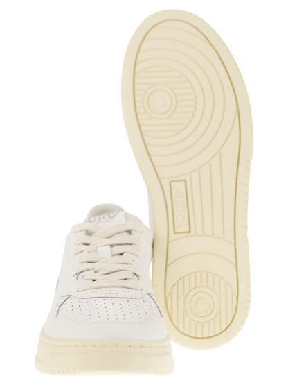 Autry Medalist Low Leather Sneakers